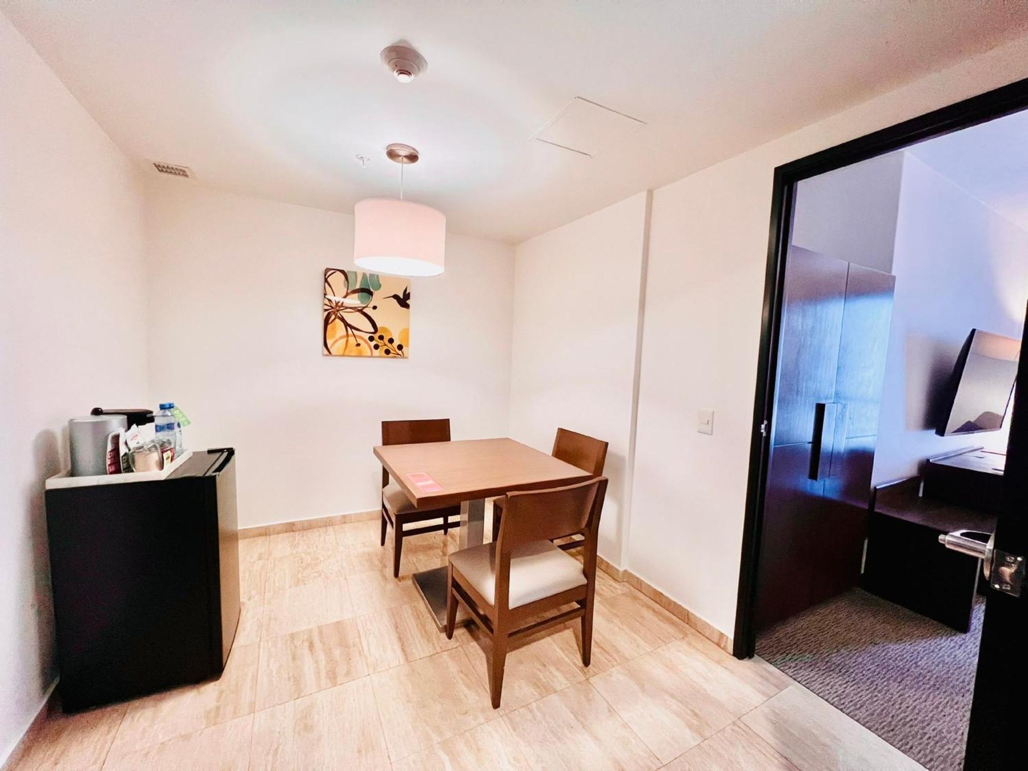 Holiday Inn Guadalajara Patria-Universidad By Ihg سابوبان المظهر الخارجي الصورة