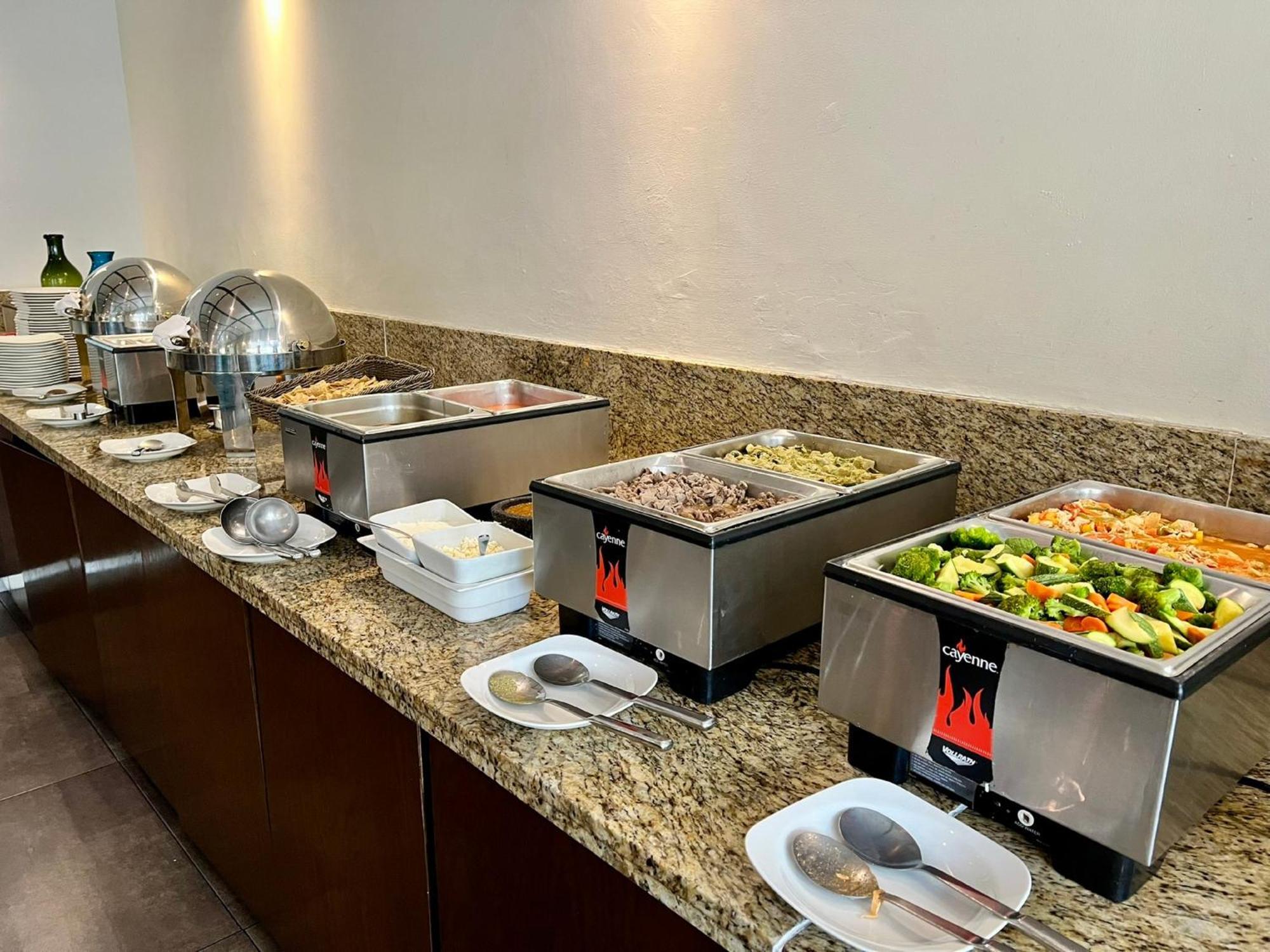 Holiday Inn Guadalajara Patria-Universidad By Ihg سابوبان المظهر الخارجي الصورة